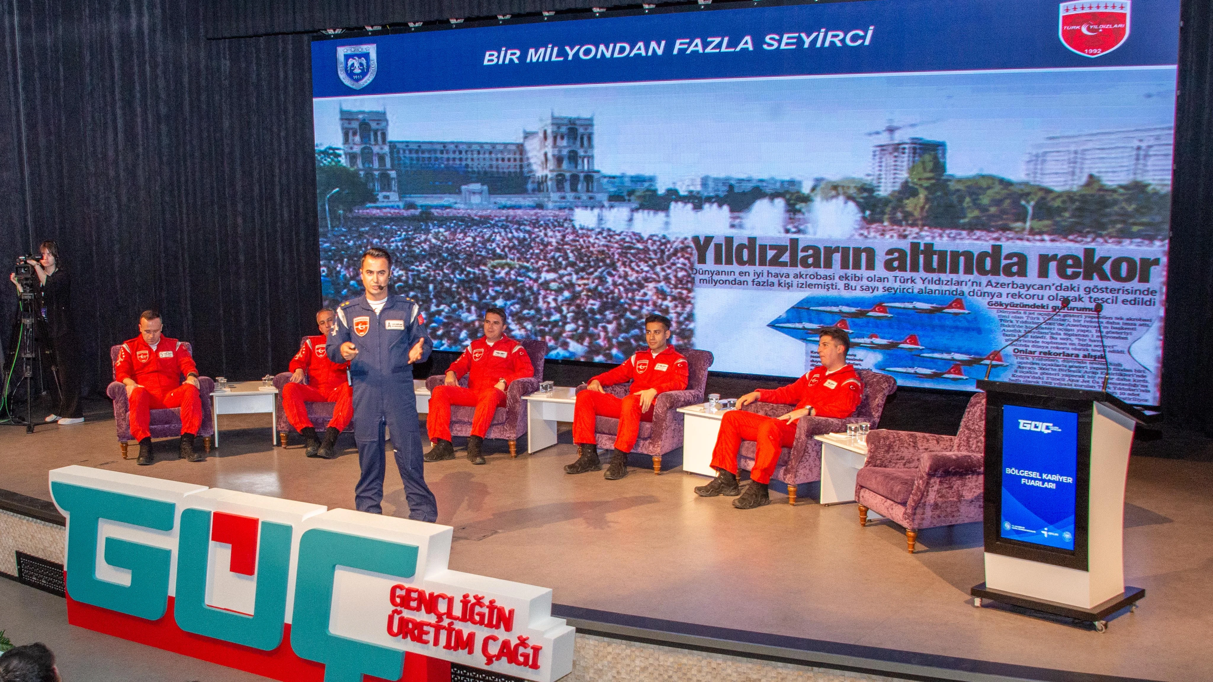 Türk Yıldızları, İKAF’26 kapsamında öğrencilerle buluştu